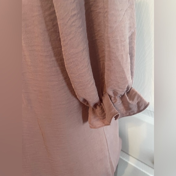 Tamara H. | Mauve Lavender v neck short sleeved pullover blouse top
Size medium - Picture 4 of 6